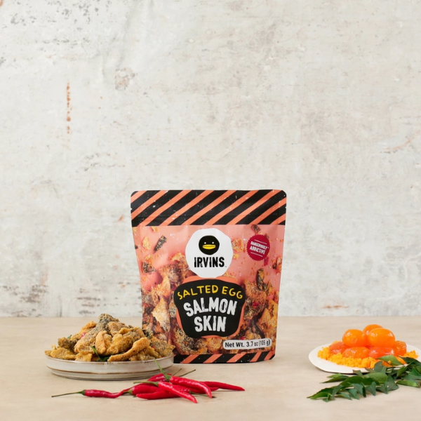 Crispy fried salmon skin coated with salted egg 80g