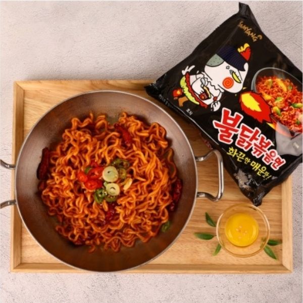 Droge instantnoedels, pittige kipsmaak, 140 g (5 stuks)