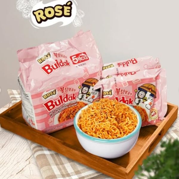 Nouilles instantanées, saveur poulet épicé, crème de lait et sauce gochujang, 140 g (lot de 5 sachets)