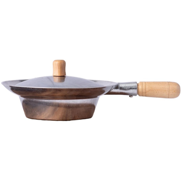 Small aluminum pot with wooden handle 19cm.